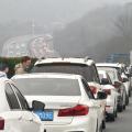 Bringing the children back to hometown for the Chinese Lunar New Year